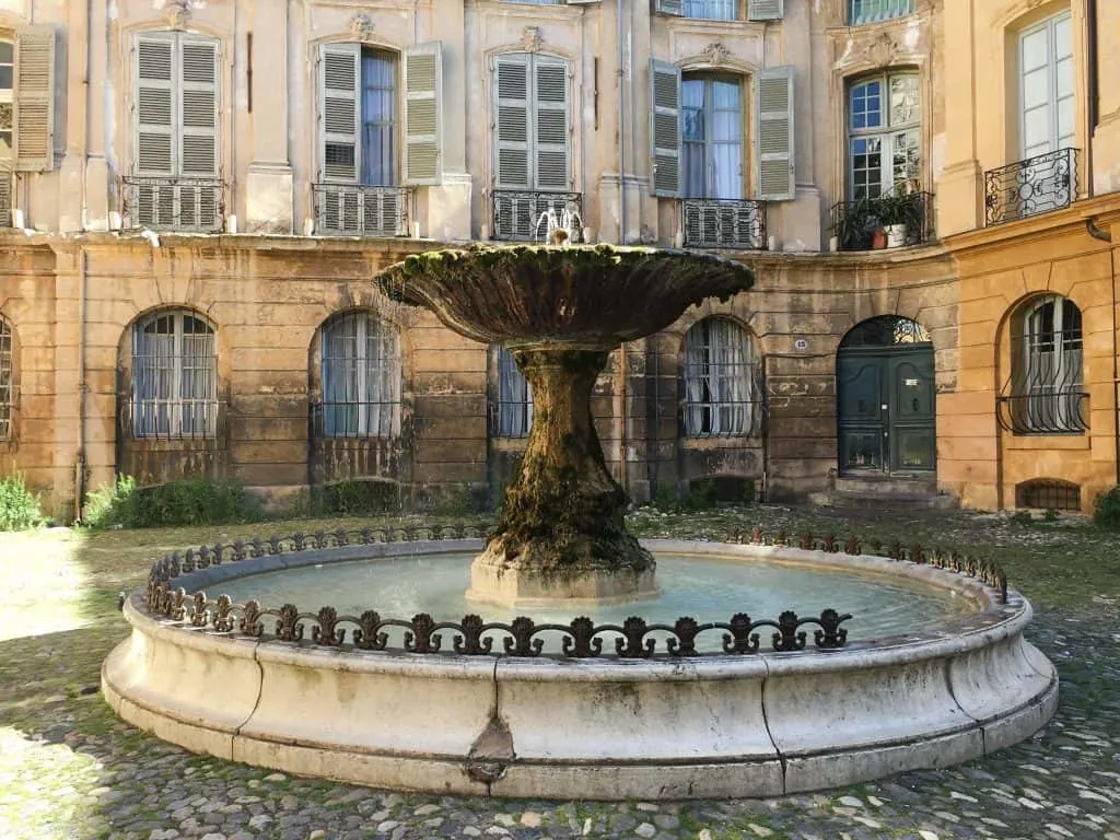 Fountains in Aix-en-Provence, France | Fountain on Place d'Albertas