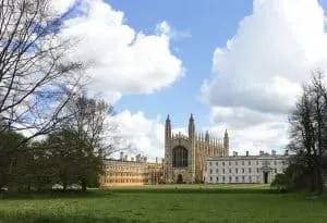 The 5 Best Cambridge Colleges You Must Visit | After visiting all 31 colleges of the University of Cambridge in England, we've picked the 5 best Cambridge colleges to visit. With beautiful gardens and buildings that looks like castles, it often feels like you're stepping back in time and into a fairytale when you pass through the college gates.