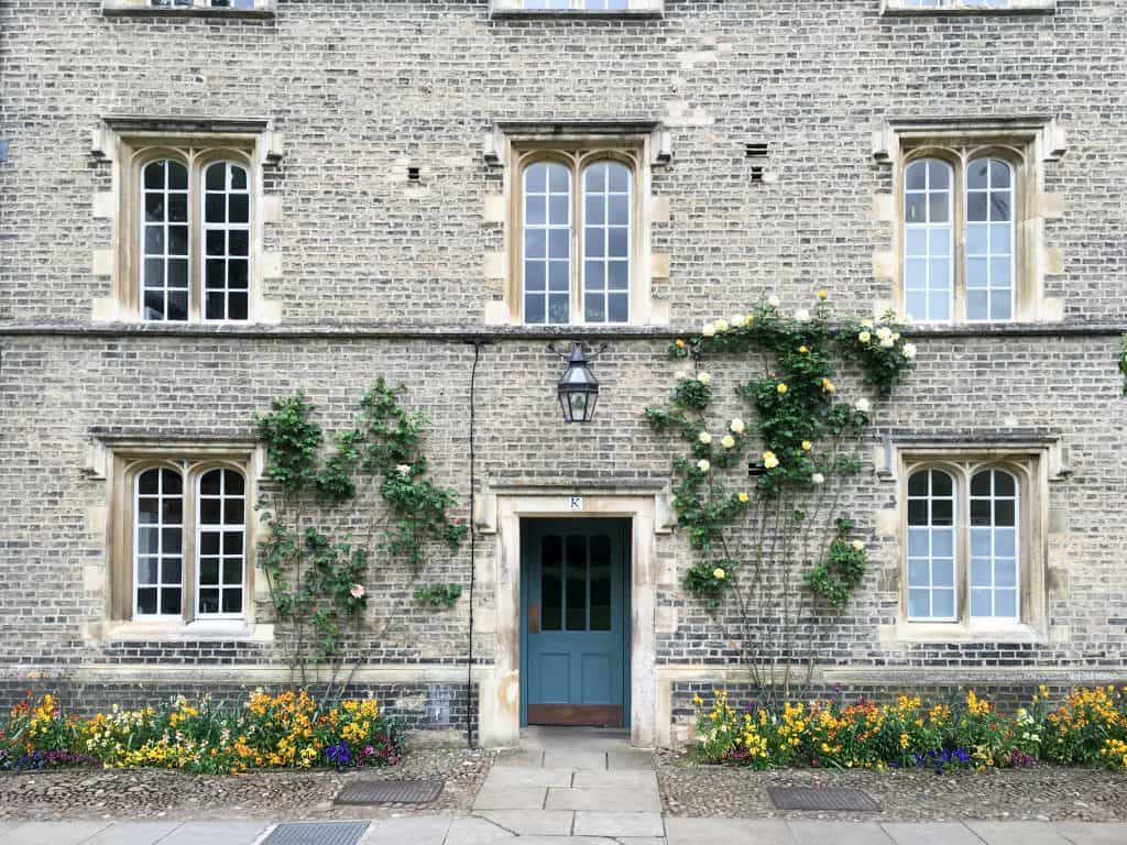 The 5 Best Cambridge Colleges You Must Visit | After visiting all 31 colleges of the University of Cambridge in England, we've picked the 5 best Cambridge colleges to visit. With beautiful gardens and buildings that looks like castles, it often feels like you're stepping back in time and into a fairytale when you pass through the college gates. 