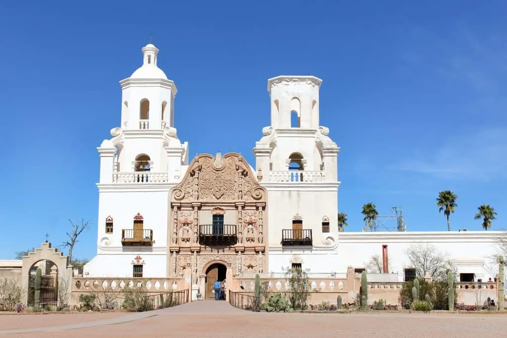 A Weekend Getaway in Tucson, Arizona | Where to stay, hike, play and eat in Tucson | Mission San Xavier del Bac