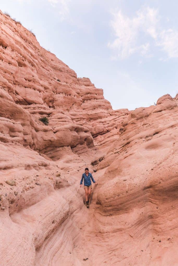 Hiking Red Rock Canyon Trail in Whiting Ranch Wilderness Park | Hike through Whiting Ranch Wilderness Park to find this unique red sandstone canyon that's right here in Southern California | Beautiful hikes in Orange County