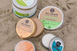 Tins of the best reef-safe sunscreen | Brands like Butterbean Organics, Raw Elements and All Good make natural, zinc oxide sunscreen that is safe for coral reefs