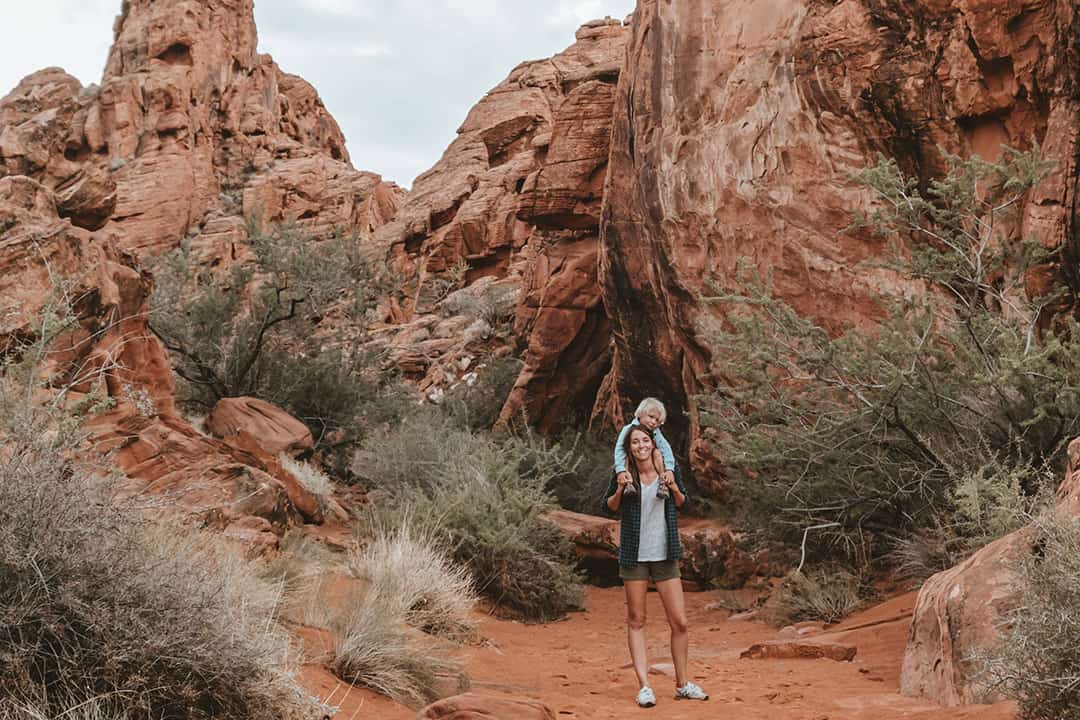 Hike to Mouse's Tank in Valley of Fire State Park Nevada