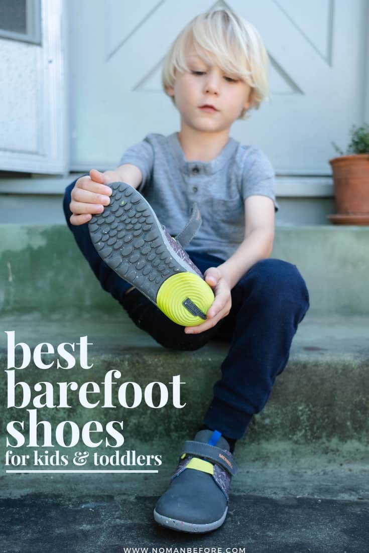 The thin, flexible soles and wide toe-box of barefoot shoes allow a child's foot to develop naturally. Learn more about the best barefoot shoes for kids! #barefootshoes #minimalistshoes